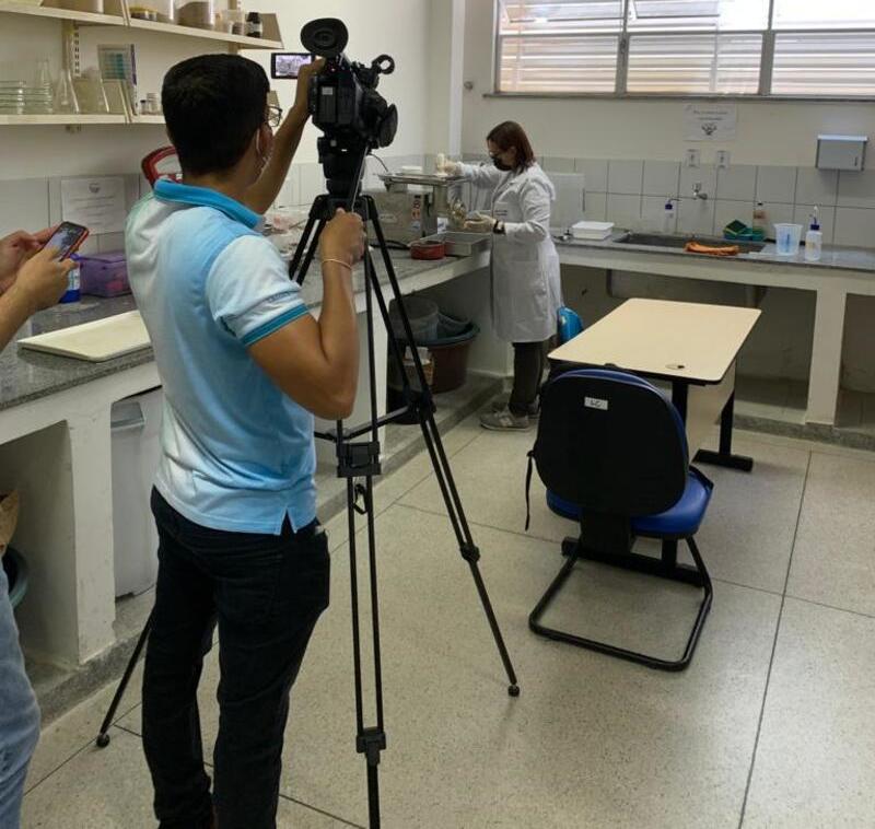 Equipe da Produtora da UFS acompanha os trabalhos realizados pelos laboratórios  do CCAA.
