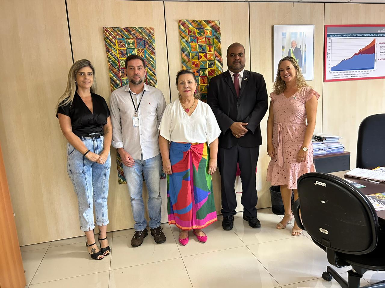 Carolina Nunes, diretora do CCAA, Valter Santana, reitor da UFS, Teresa Nelma, secretária nacional de aquicultura, MPA, Felipe Bodens e Luciene Mignani, equipe técnica da Secretaria Nacional de Aquicultura, MPA (da direita para esquerda).