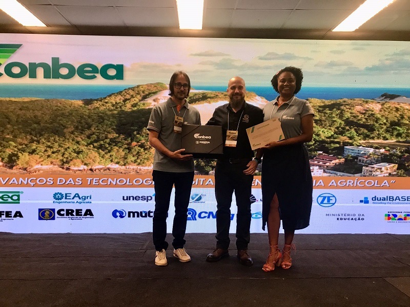 Prof. Welington Gonzaga recebe certificado de destaque durante o congresso