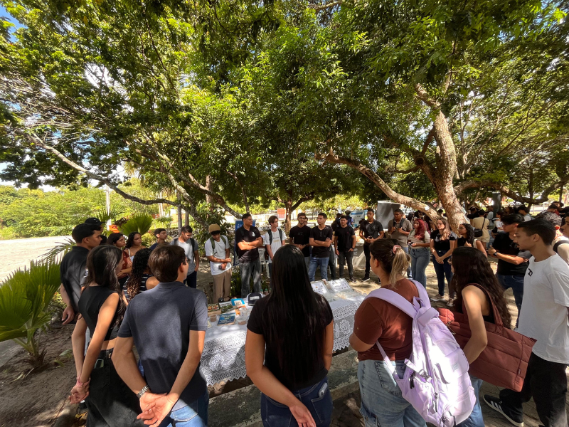 Exposição de materiais e boas-vindas aos calouros, com estandes dos cursos do Centro de Ciências Agrárias Aplicadas da UFS. Foto: Marília Gabriely.