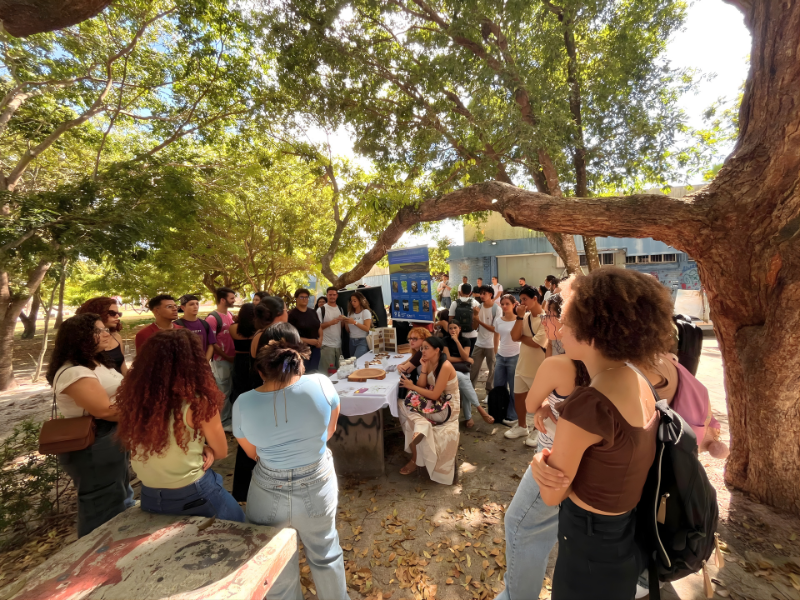 Exposição de materiais e boas-vindas aos calouros, com estandes dos cursos do Centro de Ciências Agrárias Aplicadas da UFS. Foto: Marília Gabriely.