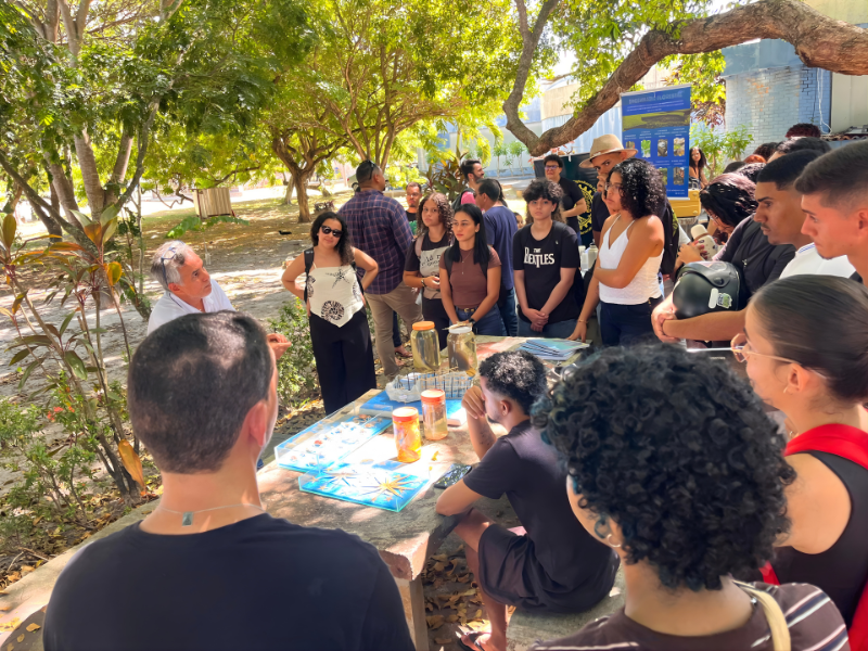 Exposição de materiais e boas-vindas aos calouros, com estandes dos cursos do Centro de Ciências Agrárias Aplicadas da UFS. Foto: Marília Gabriely.