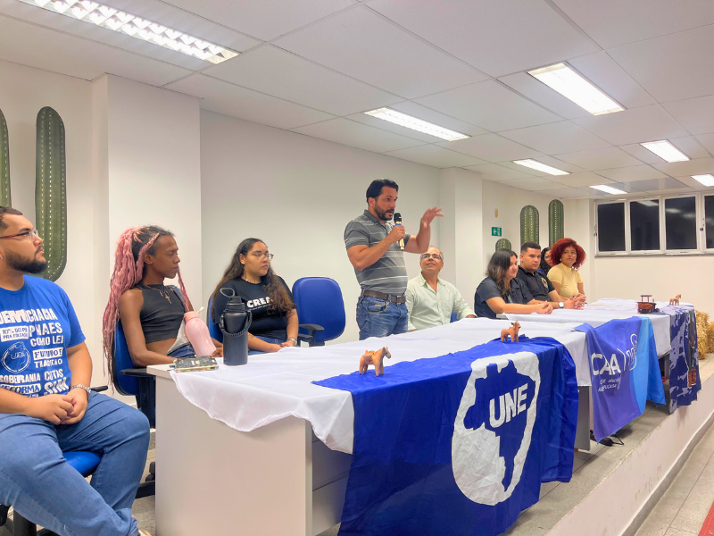 Professor Cícero René representando as empresas juniores. Foto: Marília Gabriely